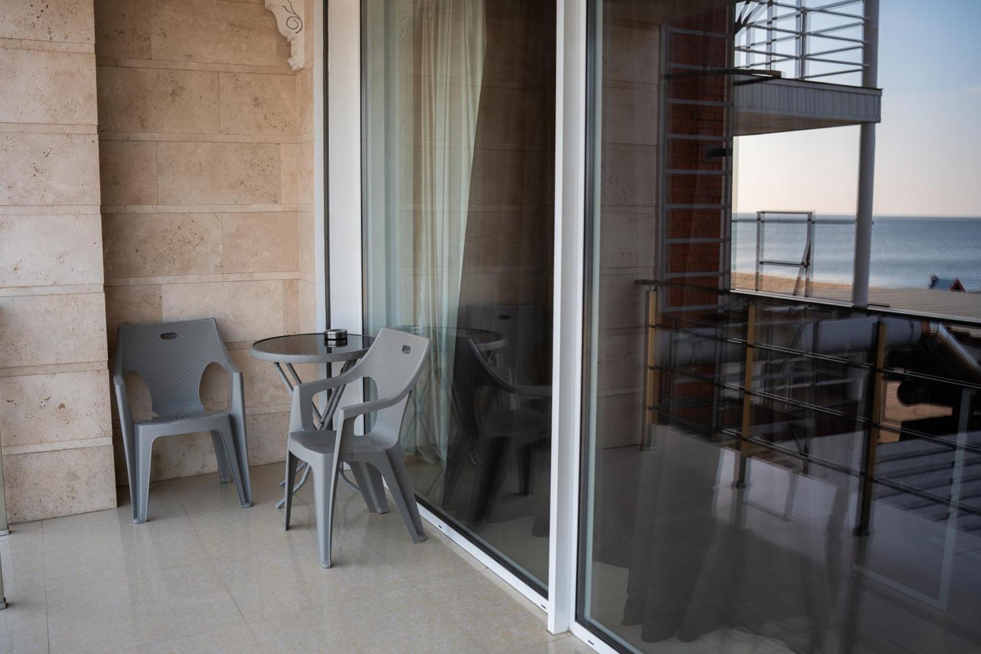 Poseidon Deluxe Перша Лінія З Басейном Apartment Odessa Ngoại thất bức ảnh