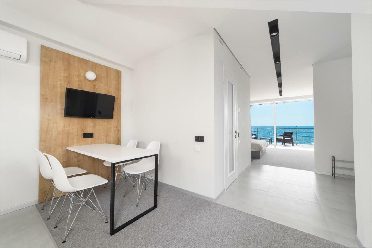Poseidon Deluxe Перша Лінія З Басейном Apartment Odessa Ngoại thất bức ảnh